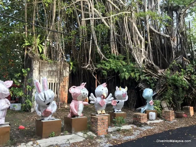 Behind Ho Ann Kiong Temple