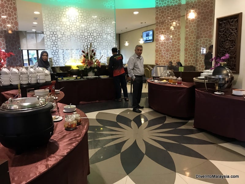 Grand Puteri Hotel Kuala Terenggau Terenggau Malaysia breakfast buffet