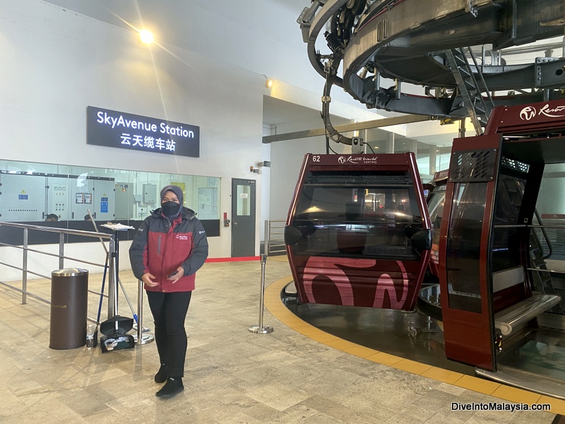 Awana SkyWay Arriving at SkyAvenue Station