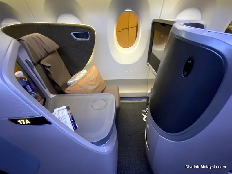 Singapore Airlines Business Class seat