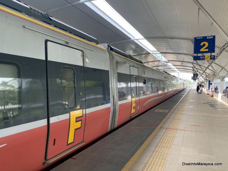 Train at Taiping station