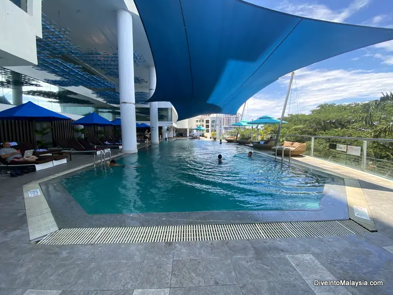 Le Méridien Kota Kinabalu pool area