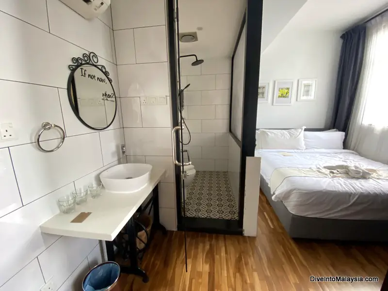 Muo Boutique Hotel Deluxe Family Room Bathroom areas