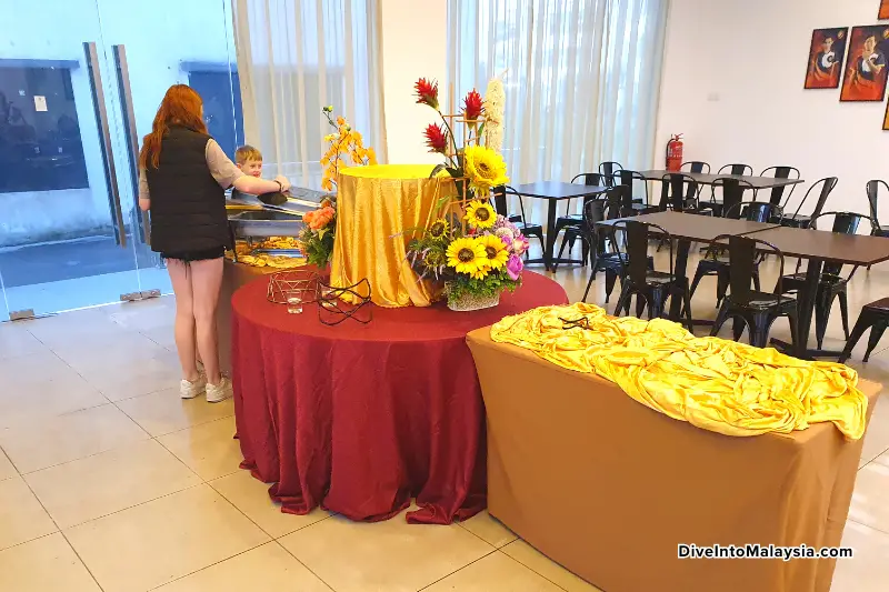 SEM9 Senai Hotel Dining area