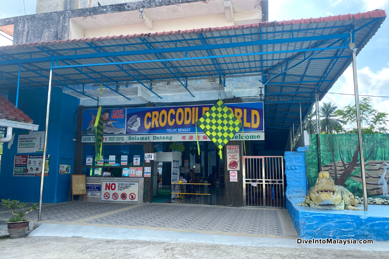 Teluk Sengat Crocodile Farm entrance