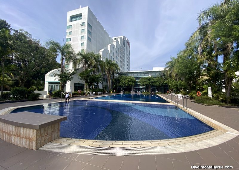 ParkCity Everly Hotel Bintulu swimming pool