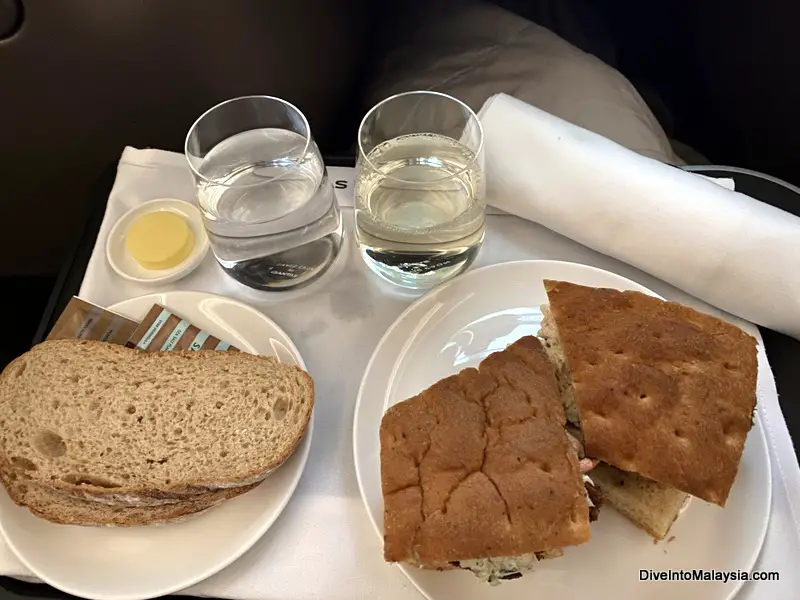 Qantas business class dinner