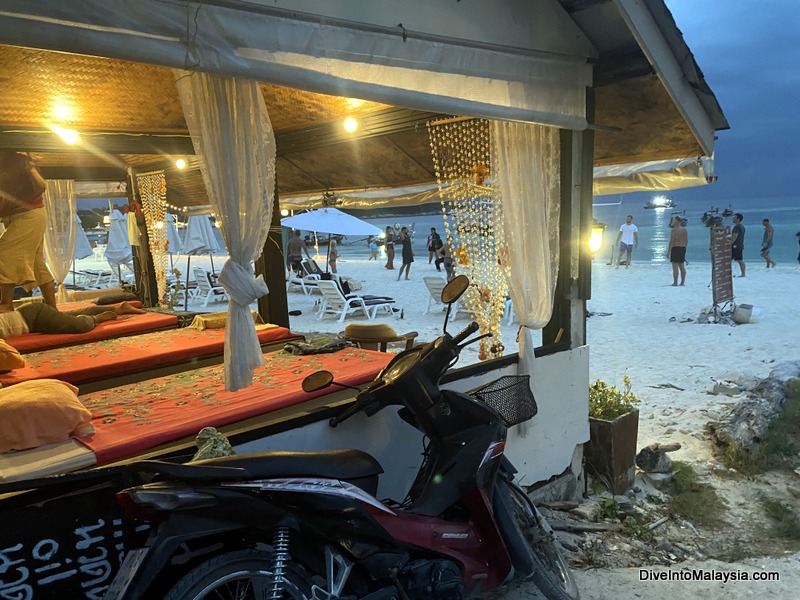 Massage on Pattaya Beach Koh Lipe